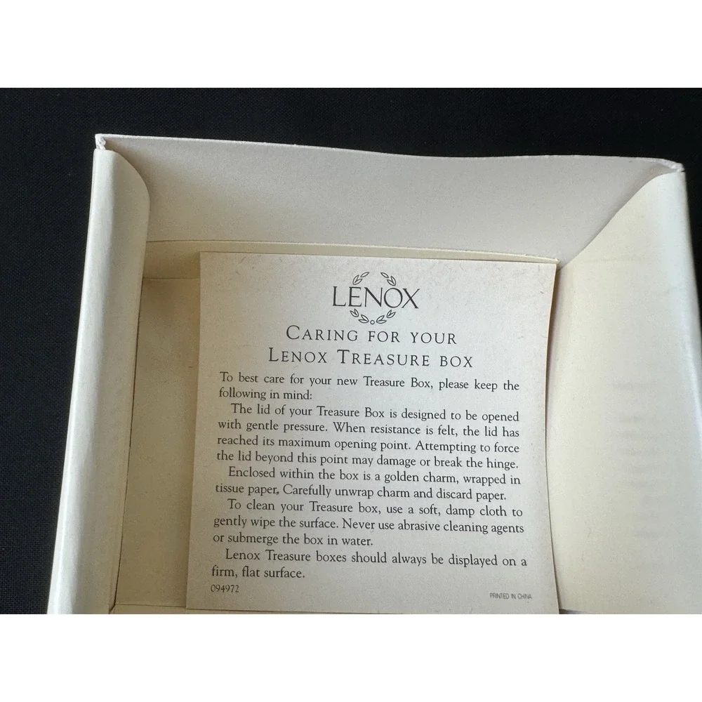 Lenox Treasures The Inquistive Kitten Trinket Box W/ Charm & COA MINT Condition